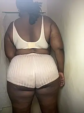 Snapshot of Suzzylove26 chatting on 07-21-26, 10:45 Suzzylove26 online show from 07-21-26, 10:45