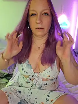 Snapshot of XxMs_StarzxX chatting on 07-12-26, 10:56 XxMs StarzxX online show from 07-12-26, 10:56