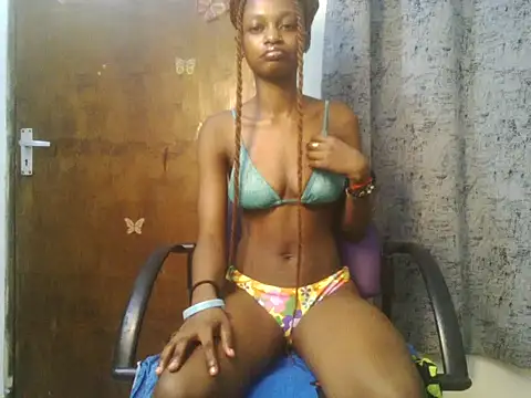 Snapshot of Tinytease_doll chatting on 07-20-26, 08:33 Tinytease doll online show from 07-20-26, 08:33