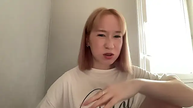 Snapshot of KiraAkira chatting on 07-20-26, 02:41 KiraAkira online show from 07-20-26, 02:41