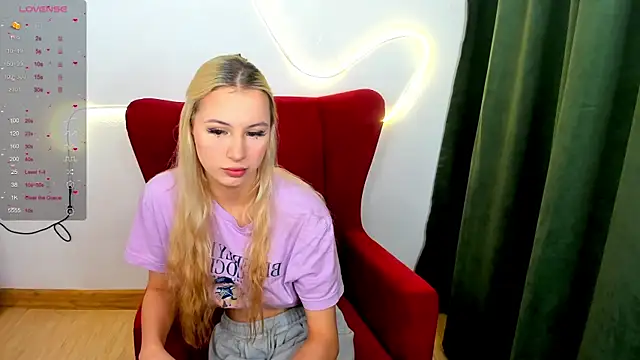 Snapshot of Karolina_brand chatting on 07-29-26, 01:26 Karolina brand online show from 07-29-26, 01:26