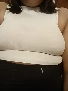 Snapshot of Queen_Karishma chatting on 07-20-26, 02:08 Queen Karishma online show from 07-20-26, 02:08