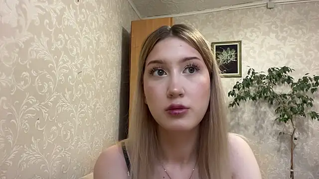 Snapshot of ArianneQuilantang chatting on 07-27-26, 04:03 ArianneQuilantang online show from 07-27-26, 04:03