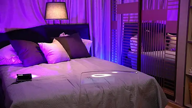 Snapshot of LinaLoom chatting on 07-23-26, 06:22 LinaLoom online show from 07-23-26, 06:22