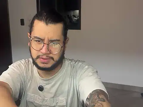 Snapshot of NurNikolao chatting on 07-18-26, 04:38 NurNikolao online show from 07-18-26, 04:38