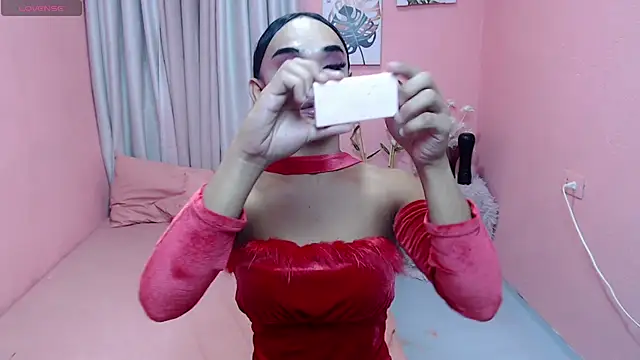 Snapshot of VivienneLuxe chatting on 07-20-26, 08:28 VivienneLuxe online show from 07-20-26, 08:28