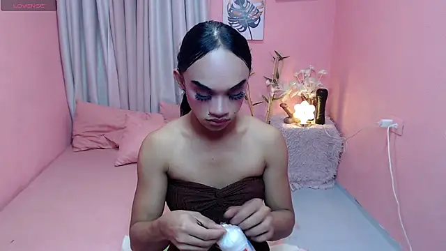 Snapshot of VivienneLuxe chatting on 07-20-26, 10:39 VivienneLuxe online show from 07-20-26, 10:39