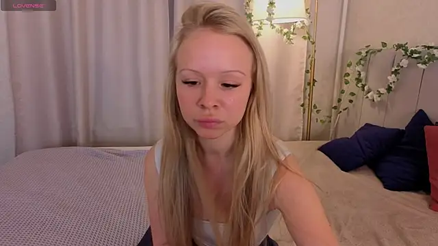 Snapshot of Milana_r0se chatting on 07-28-26, 02:13 Milana r0se online show from 07-28-26, 02:13