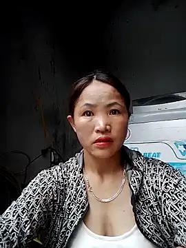 Snapshot of Mie-Miee chatting on 07-23-26, 12:24 Mie-Miee online show from 07-23-26, 12:24