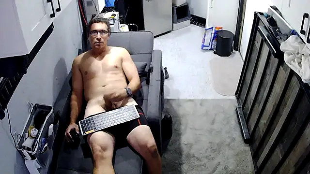 Snapshot of z-moon chatting on 07-26-26, 01:03 z-moon online show from 07-26-26, 01:03