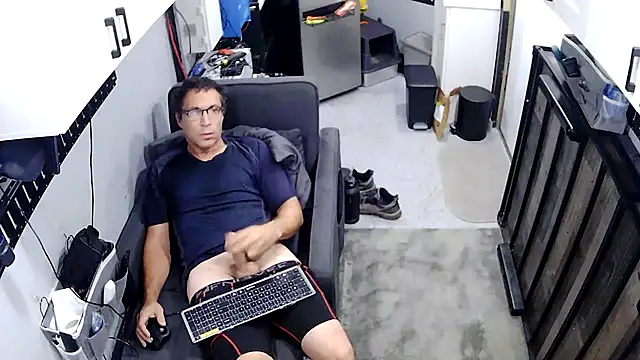Snapshot of z-moon chatting on 07-29-26, 11:19 z-moon online show from 07-29-26, 11:19