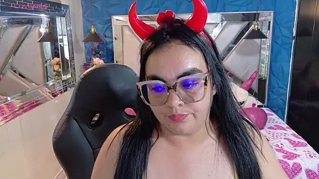 Snapshot of megan_glenda chatting on 07-22-26, 09:06 megan glenda online show from 07-22-26, 09:06