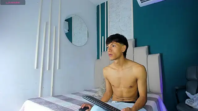 Im Kael  online show from 07-30-26, 12:37