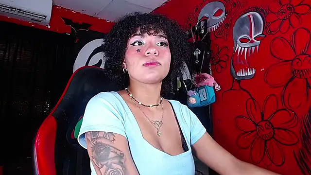 Trixiehotx online show from 07-19-26, 01:37