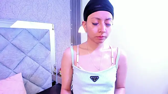 Violet Bloomxx online show from 07-23-26, 02:48