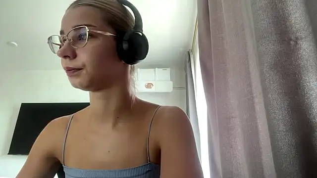 Snapshot of PickmeGirl chatting on 07-29-26, 08:34 PickmeGirl online show from 07-29-26, 08:34