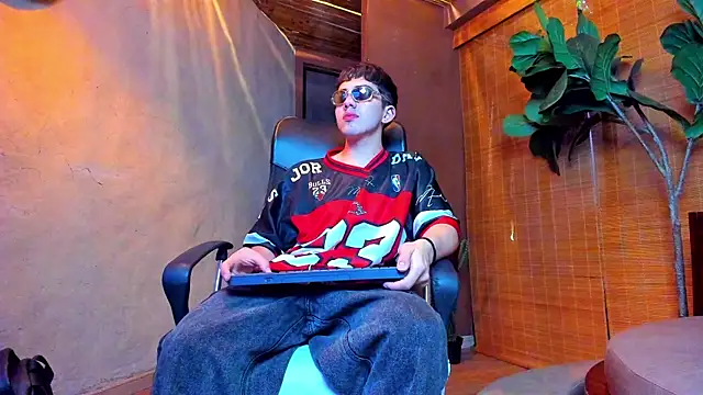 AxelStong online show from 07-24-26, 11:41