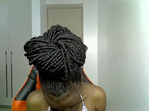 spot curvy online show from 08-06-26, 12:23