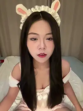 Snapshot of 2004nini chatting on 07-29-26, 04:16 2004nini online show from 07-29-26, 04:16