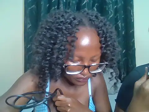Snapshot of melaninsweet chatting on 07-28-26, 07:15 melaninsweet online show from 07-28-26, 07:15