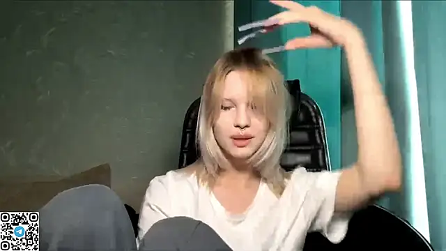 JessicaLowland online show from 07-28-26, 10:21