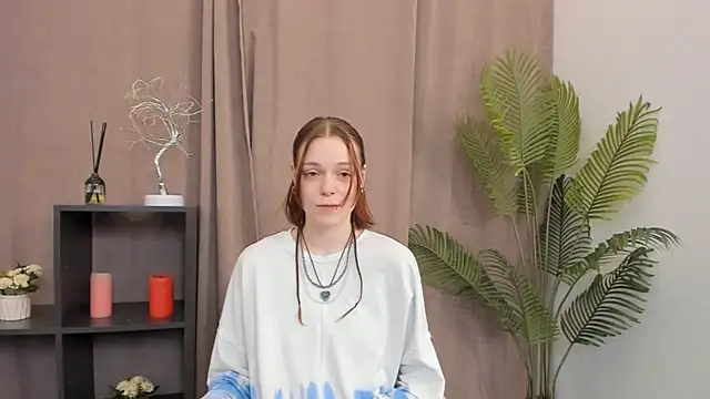 Snapshot of YaelHoughtling chatting on 07-26-26, 10:22 YaelHoughtling online show from 07-26-26, 10:22