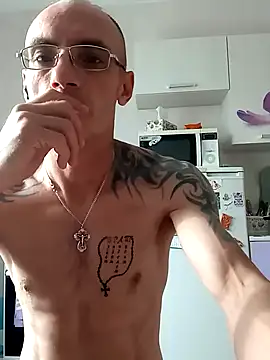 Snapshot of Andrei400308 chatting on 07-25-26, 12:53 Andrei400308 online show from 07-25-26, 12:53