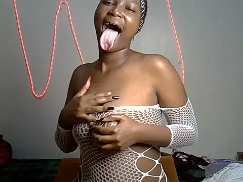 Lunarluxee online show from 07-30-26, 02:21