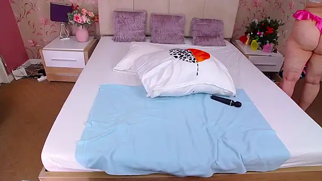 Snapshot of MatureMariah chatting on 12-17-25, 10:49 MatureMariah online show from 12-17-25, 10:49