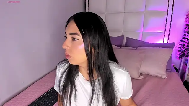 Snapshot of lunna_velvet1 chatting on 07-30-26, 01:10 lunna velvet1 online show from 07-30-26, 01:10