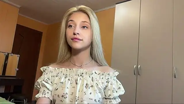 FiveFootBlonde online show from 08-04-26, 04:42