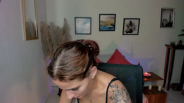 Naiely Naides online show from 07-28-26, 12:48