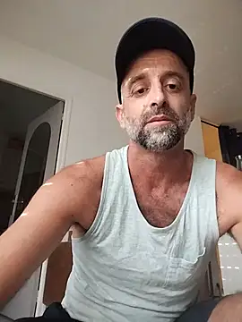 Snapshot of Bensbzh chatting on 07-22-26, 02:42 Bensbzh online show from 07-22-26, 02:42