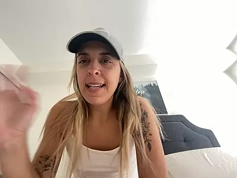 Snapshot of mellybearzzz chatting on 07-27-26, 04:36 mellybearzzz online show from 07-27-26, 04:36