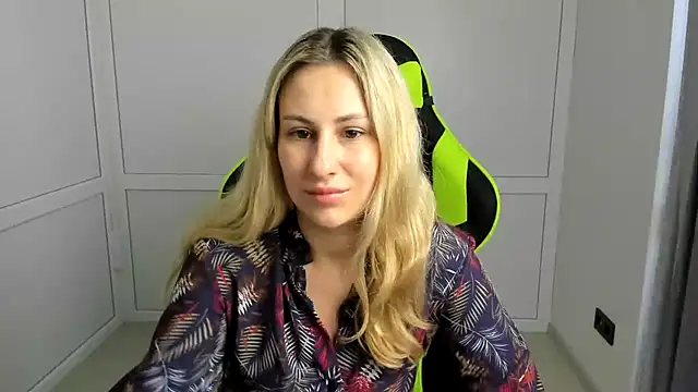 MissLunariaa online show from 07-28-26, 03:21