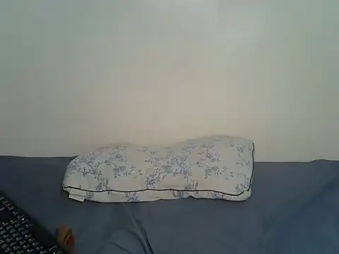 Snapshot of Petitepoppyy chatting on 07-28-26, 07:39 Petitepoppyy online show from 07-28-26, 07:39