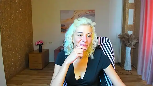 Snapshot of Emilia_Wils chatting on 07-25-26, 05:38 Emilia Wils online show from 07-25-26, 05:38
