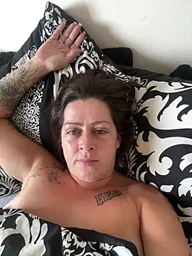 Snapshot of tattooed_milf chatting on 07-26-26, 08:43 tattooed milf online show from 07-26-26, 08:43