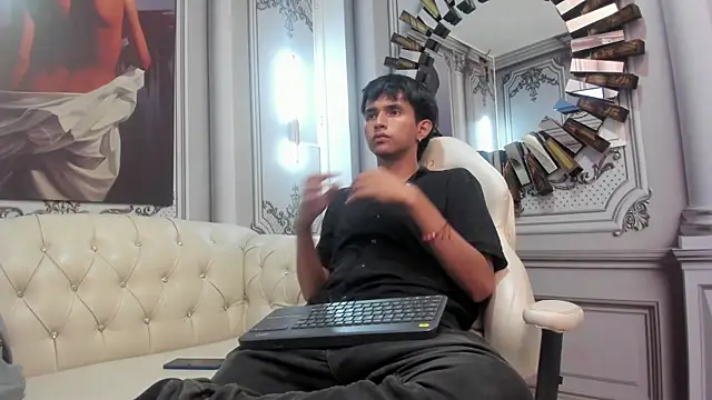Snapshot of Elioth_18 chatting on 07-28-26, 11:15 Elioth 18 online show from 07-28-26, 11:15