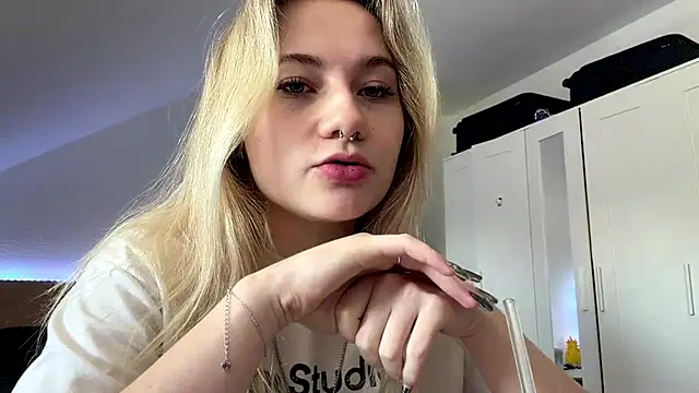 Snapshot of tutsiecutie chatting on 07-28-26, 11:05 tutsiecutie online show from 07-28-26, 11:05
