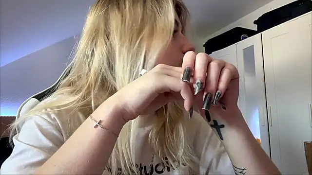 Snapshot of tutsiecutie chatting on 07-28-26, 12:48 tutsiecutie online show from 07-28-26, 12:48