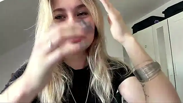 Snapshot of tutsiecutie chatting on 07-29-26, 11:08 tutsiecutie online show from 07-29-26, 11:08