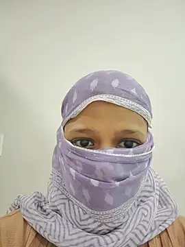 Snapshot of Baby-doll_b chatting on 07-31-26, 04:06 Baby-doll b online show from 07-31-26, 04:06