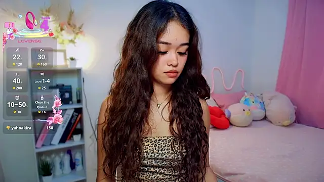 Snapshot of Roxxy_Bloom chatting on 07-30-26, 01:59 Roxxy Bloom online show from 07-30-26, 01:59