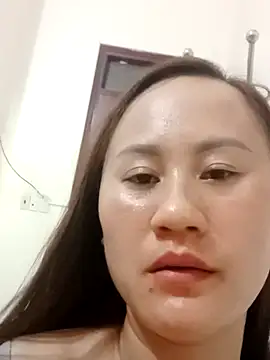 Snapshot of Yen-nhi chatting on 07-28-26, 03:32 Yen-nhi online show from 07-28-26, 03:32