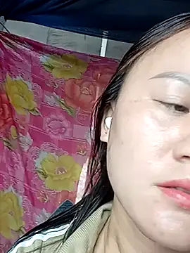 Snapshot of Yen-nhi chatting on 07-30-26, 05:17 Yen-nhi online show from 07-30-26, 05:17
