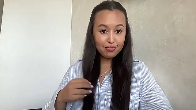 Snapshot of Dana_0005 chatting on 07-27-26, 04:14 Dana 0005 online show from 07-27-26, 04:14