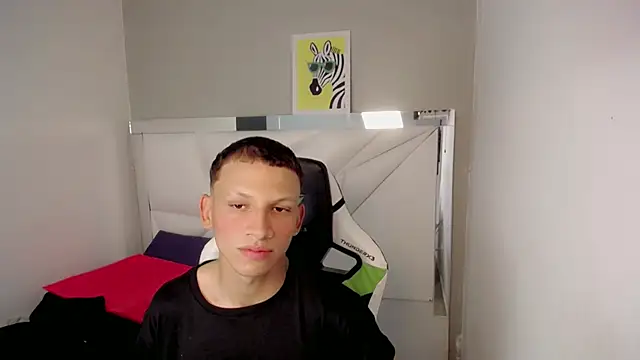 Snapshot of Luca_twinkk chatting on 07-28-26, 08:12 Luca twinkk online show from 07-28-26, 08:12