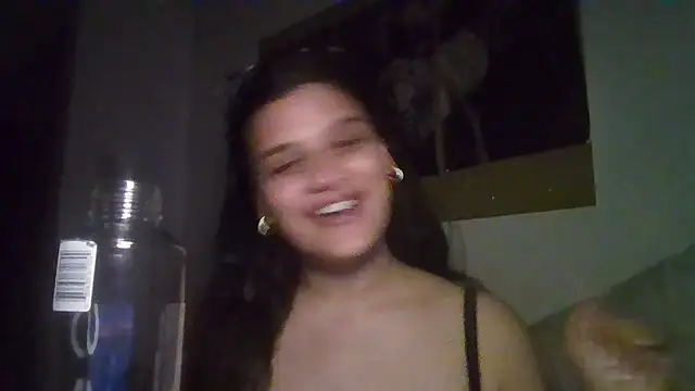 Snapshot of kaviahxx18 chatting on 07-25-26, 03:20 kaviahxx18 online show from 07-25-26, 03:20