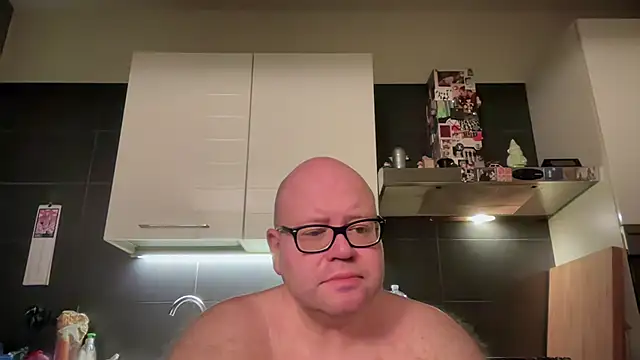 Snapshot of theitalianbear chatting on 04-24-26, 06:43 theitalianbear online show from 04-24-26, 06:43